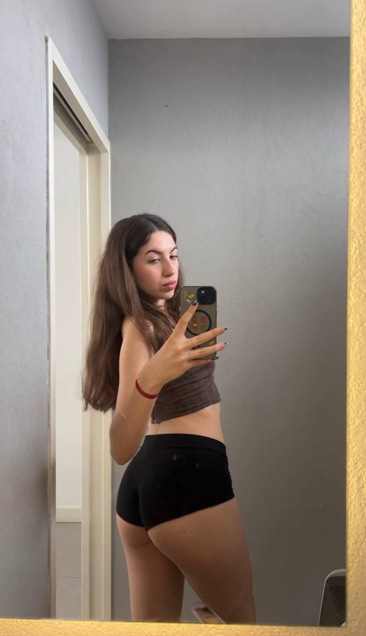 Amber in her underwear in Jiaxing